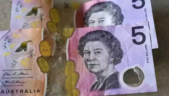 Decision to remove Queen's image from currency notes