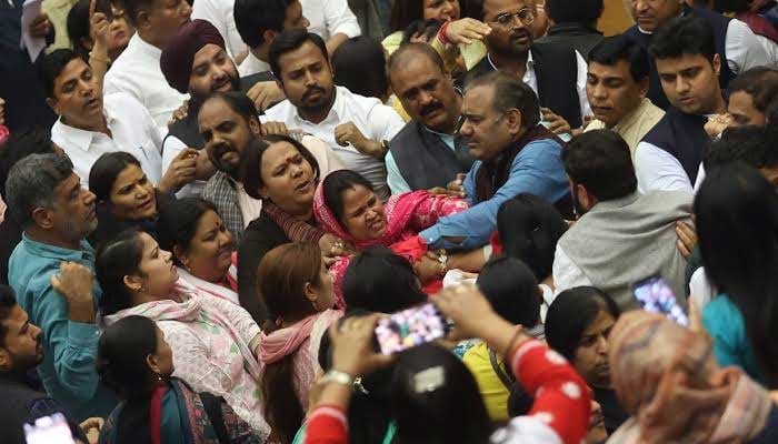 Delhi Municipal Corporation meeting, fierce scuffle between councillors