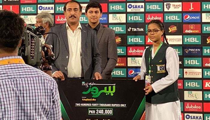 Hur Fawad was honored with the Heroes Pakistan Award