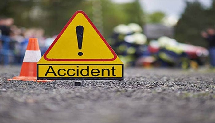 Hyderabad, 2 passengers killed, 5 injured in traffic accident