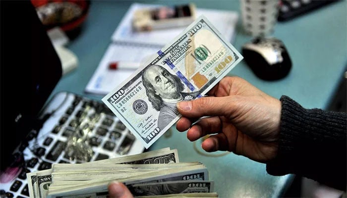 Interbank, the dollar became Rs 260