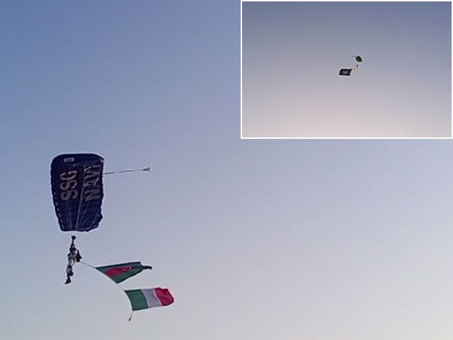 Peace Exercises, Parajump performance by Pakistan Navy commandos from 10,000 feet