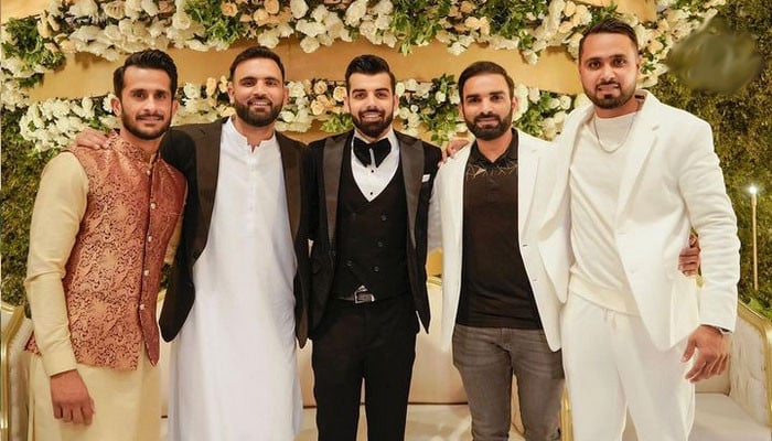 'Roti Group' center of attention at Shadab Khan's wedding