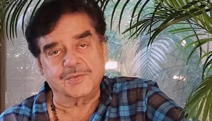 At the beginning of the career, it seemed like how will I make a place with my cut-and-dry look?  Shatrughan Sinha