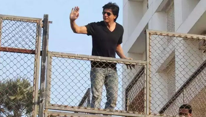 2 people who tried to enter Shah Rukh Khan's house were arrested