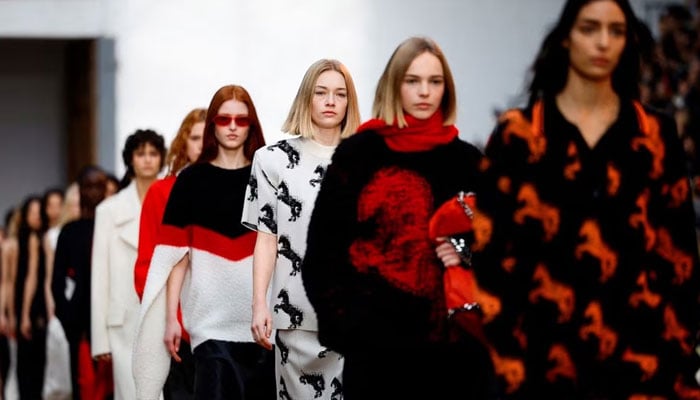 Horses enter Paris Fashion Week Paris Fashion Week, Photo International Media