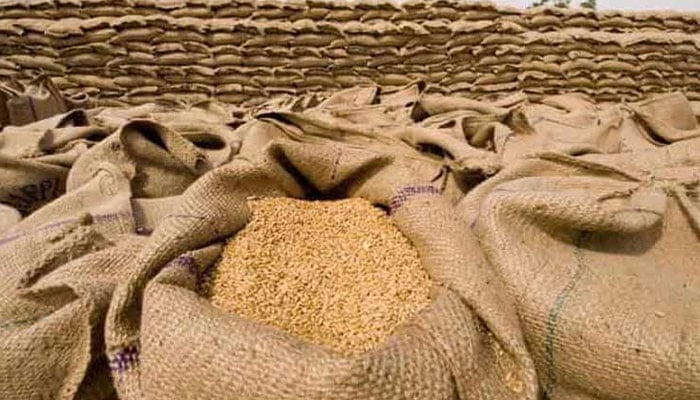 Wheat worth billions of rupees missing from warehouses of Sindh, 8 food inspectors and supervisors suspended Wheat worth billions of rupees missing from warehouses of Sindh, 8 food inspectors and supervisors suspended