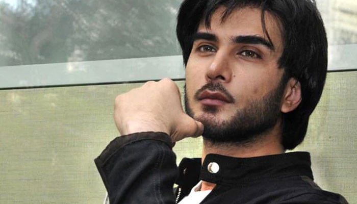 Why does Imran Abbas prefer to work in international films?