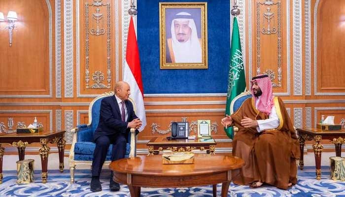 Yemeni President Rashid Al Alimi met with Saudi Crown Prince Mohammed bin Salman Prince Mohammed bin Salman and the Yemeni president are talking.