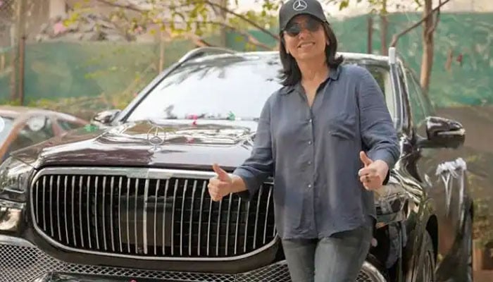 How much did actress Neetu Kapoor buy a new luxury car?