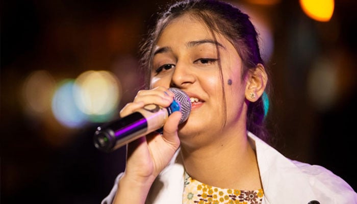 Rising singer 'Ayat Shaikh' sets the stage with her voice