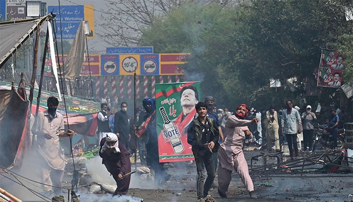 Clash with police in Zaman Park, 24 PTI workers arrested, case registered against 72 Clash with police in Zaman Park, 24 PTI workers arrested, case registered against 72