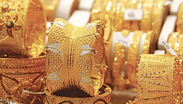 A decrease in the price of gold per tola by one thousand rupees Photo: File