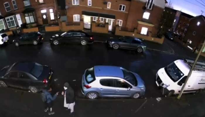 Birmingham: The incident of setting fire to a person on his way home from the mosque, the accused arrested