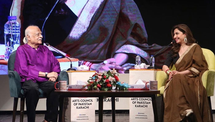 Criticizing Mahira Khan and Anwar Maqsood cost the senator dearly Photo, screen grab