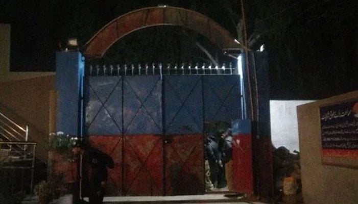 3 people who were kept in captivity on the roof of North Nazimabad police station were rescued
