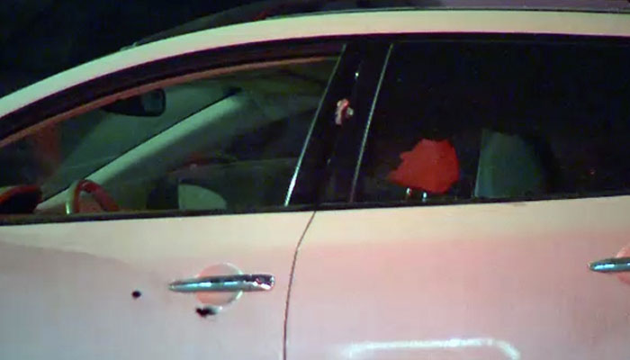 Karachi, bandits firing on car, civilian injured File photo