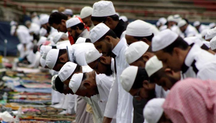 A dispute arose over giving relief to Muslims in Ramadan India: Controversy arose over giving relief to Muslims in Ramadan