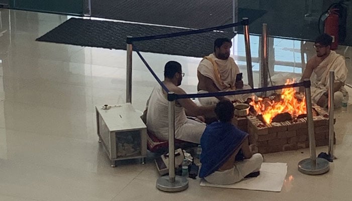 Criticism for lighting fire for pocha pot in Indian hospital Photo courtesy of Twitter