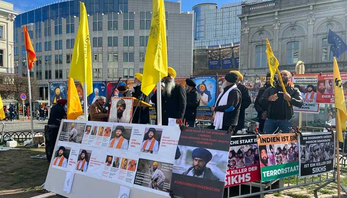 Protests against the Khalistan movement and the cases against the Sikh community have intensified Paris: Protests against the Khalistan movement and the cases against the Sikh community are accelerating