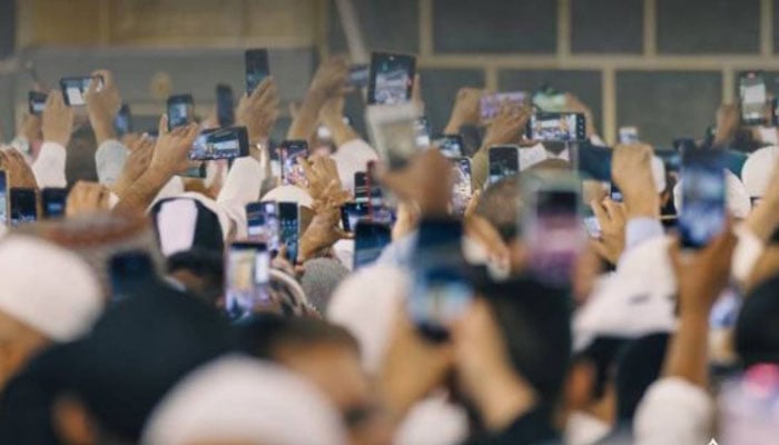 New guidelines regarding the use of cameras in the holy mosques of Saudi Arabia Photo, Twitter