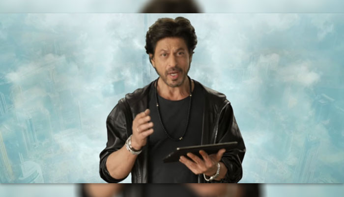 Shah Rukh Khan's interesting reaction to seeing an elderly woman dancing on the song of the movie 'Pathan'