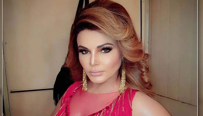 I will never defame Bollywood, Rakhi Sawant