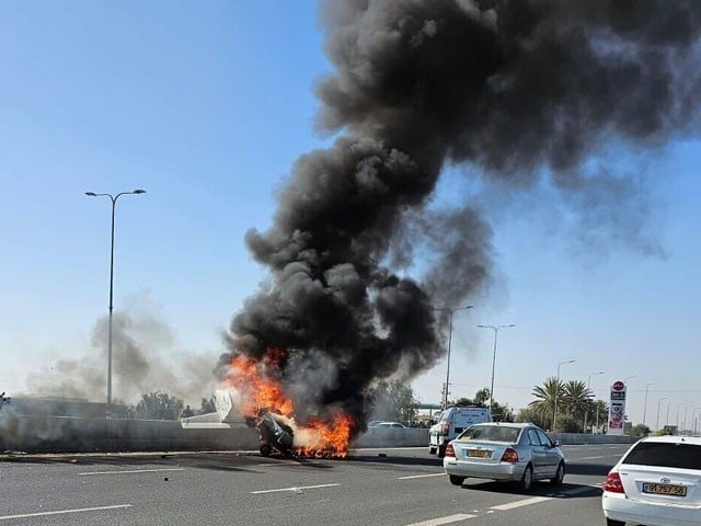 Small plane crashes on road in Israel; Husband and wife killed The plane was piloted by the husband and accompanied by the wife; Photo: Twitter