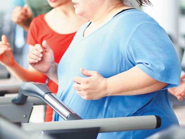 60 percent of women suffer from obesity, fear of life-threatening diseases Women drink home-made food and drinks, Prof. Shabnam Nadeem, Dr. Shaista Ahmed and Dr. Raheela Imtiaz. Photo: File