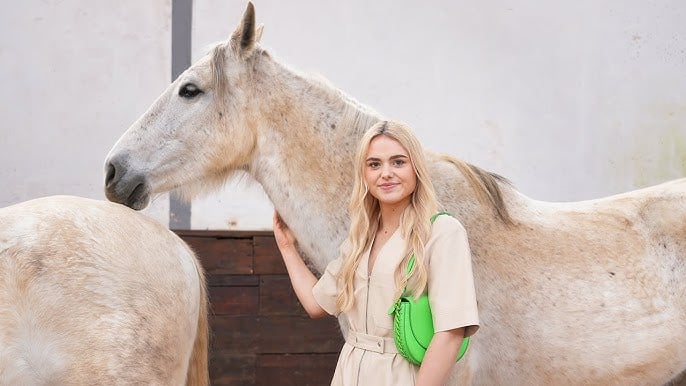 Entry of horses with models in Paris Fashion Week, videos viral