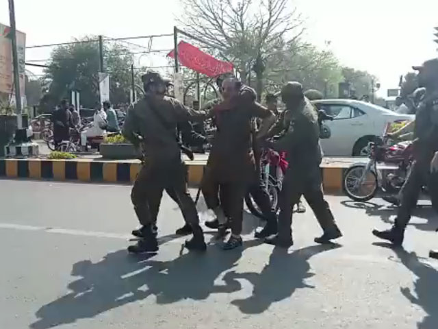 Clashes between police and PTI workers on Lahore Mall Road, many arrested