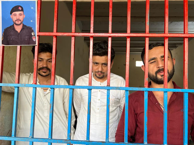 The owner of the car showroom in Karachi was rescued, three kidnappers, including a policeman, were arrested