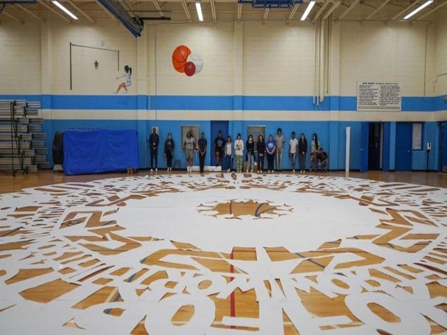 A 58-foot giant paper snowflake (Image: Internet)