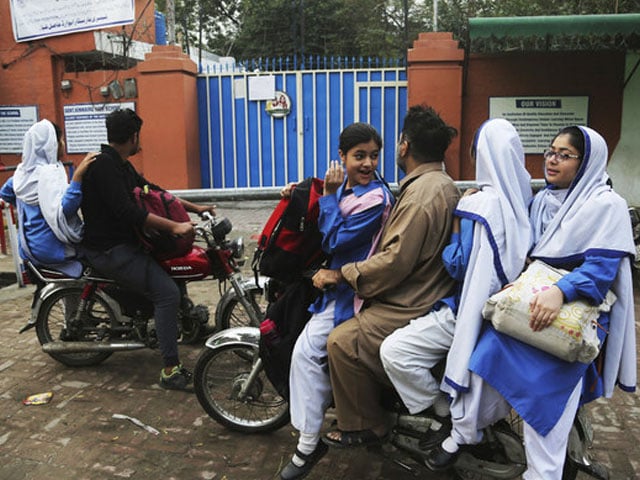 Lahore;  Order to close educational institutions, markets on the route of PTI rally