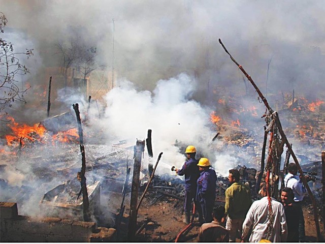 In Karachi, more than 100 people were injured, two people were injured People living in the slums were evacuated safely, rescue sources said. Photo: File