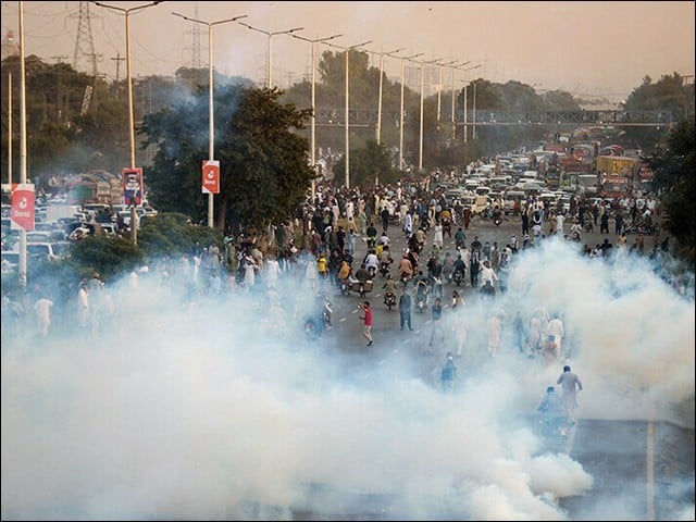 Possible arrest of Imran Khan, clashes between police and PTI workers outside Zaman Park