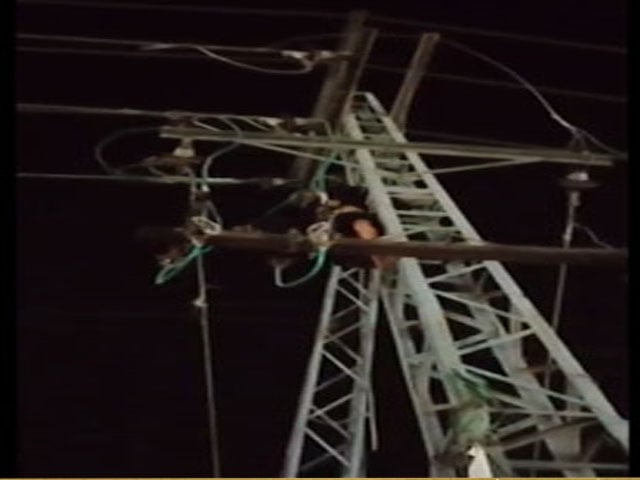 Young man climbs pole to commit suicide in Rawalpindi