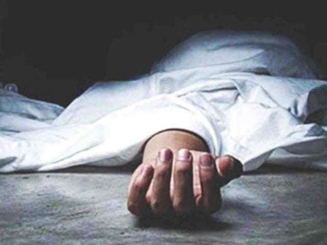 A young girl died during the treatment, husband and wife and elder daughter are also in serious condition