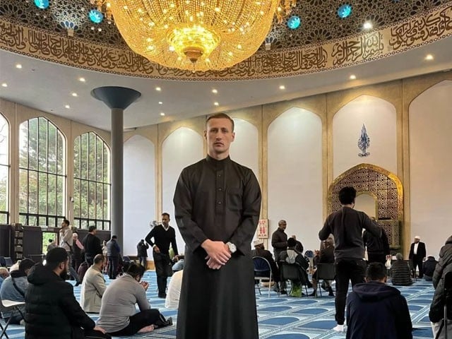 British billionaire businessman and mobile company owner Alfie converted to Islam;  Photo: File 