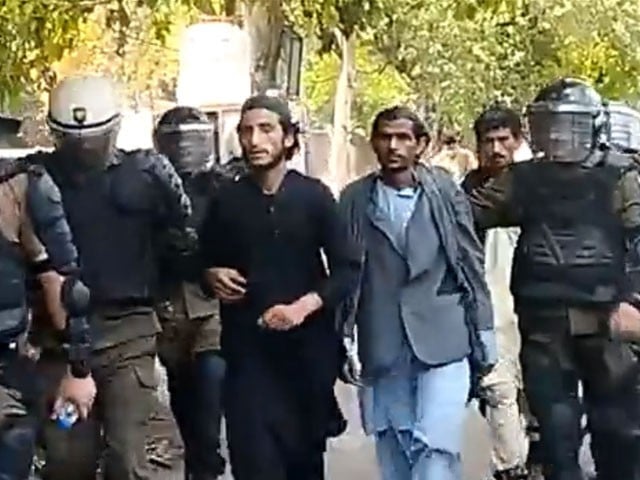 Police operation in Zaman Park, many PTI workers arrested Police demolished PTI campuses with the help of cranes