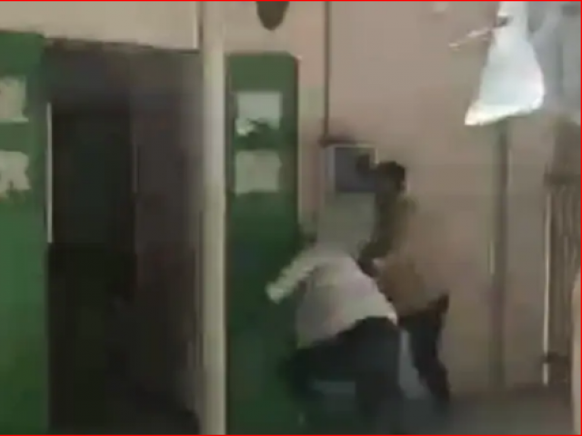 The teacher who allegedly tortured the girl was beaten up by the parents The teacher who allegedly tortured the girl was beaten up by the parents