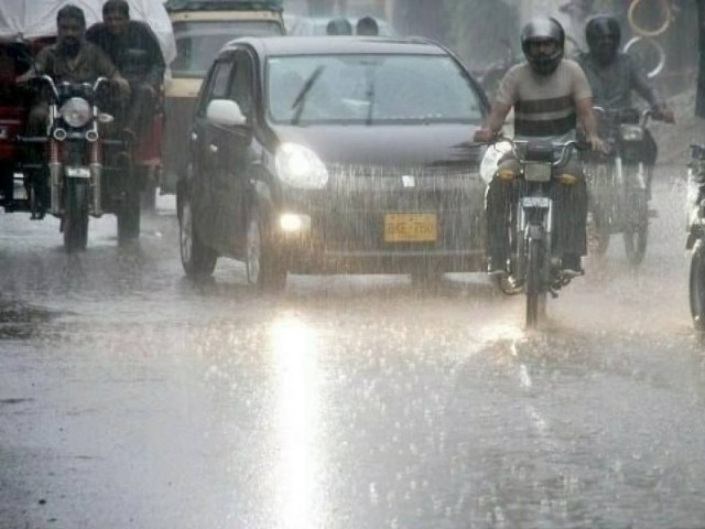 It rained in Baldia, Kharadar, Burns Road, Clifton, Sadar, FB area, Golestan-e-Johar, Surjani and other areas, Meteorological Department. [فائل-فوٹو]