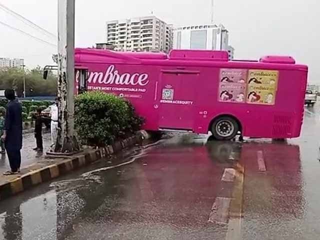 Pink bus accident on Shariah Faisal Photo: Express News