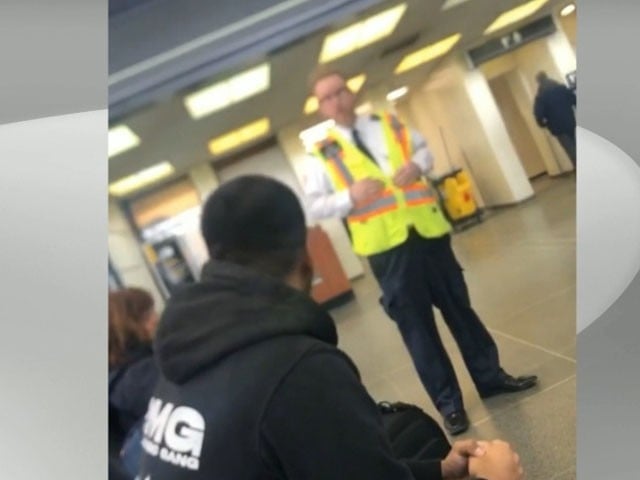 The video of stopping a Muslim youth from praying has gone viral on social media: Photo: Screen grab