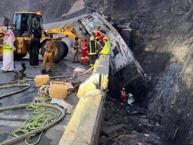 The passenger bus was carrying local and foreign citizens from Abha city to Makkah, Arab Media.  Photo: Al-Masrid