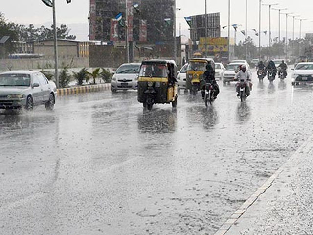 Roads blocked due to heavy rain in Balochistan, flooding in drains