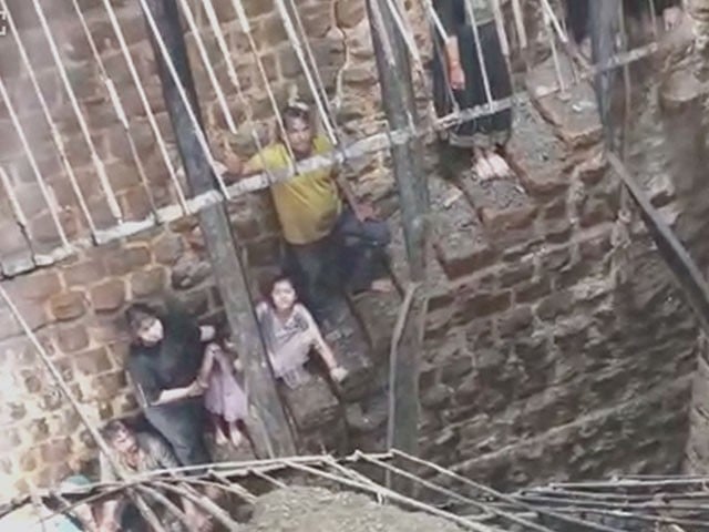 In India, the floor of a temple's well collapsed, killing 35 people The work of evacuating the people trapped in the well is in progress: Photo: Social Media