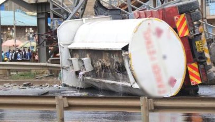 A tanker full of petrol overturned on Northern Bypass, Karachi