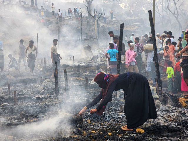 Bangladesh: Terrible fire in Rohingya refugee camp, 12 thousand people homeless