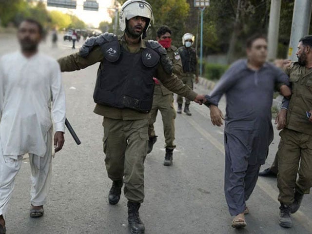 Before the meeting at Minar Pakistan, the PTI workers were rounded up